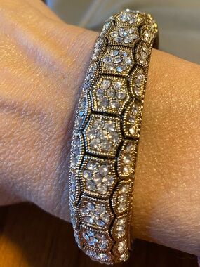 Vintage-Inspired Crystal Bangle Bracelet in Gold